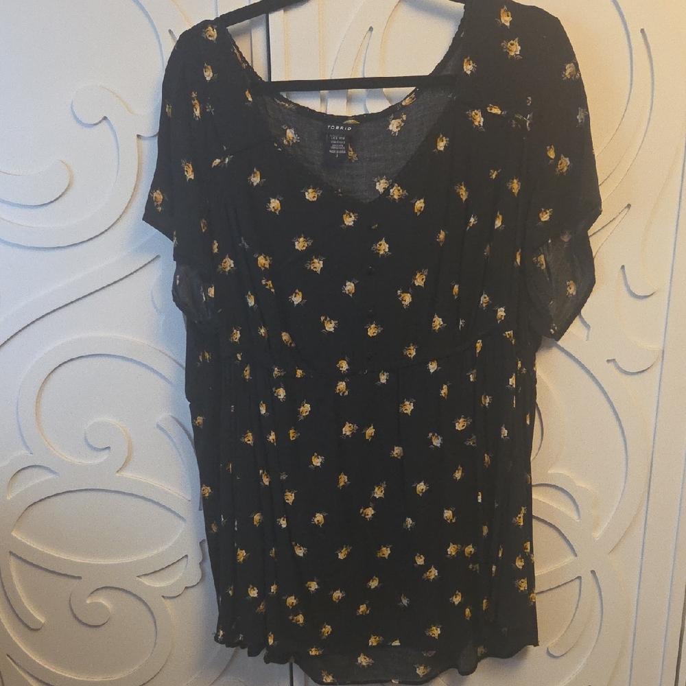 torrid Black Floral Scoop Neck Blouse with Yellow Blooms - Torrid Size 3 - Picture 2 of 9